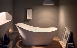 La vasca di design al centro della stanza da bagno